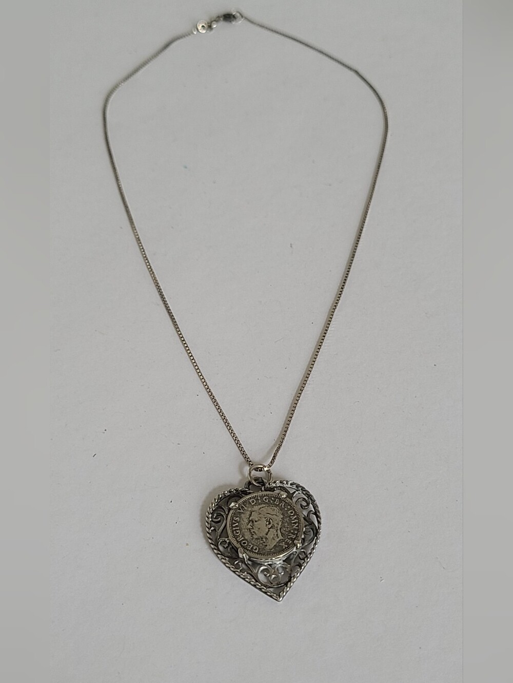 Vintage King George Coin Ornate Sterling Silver Filigree Heart Pendant Necklace - Picture 3 of 10